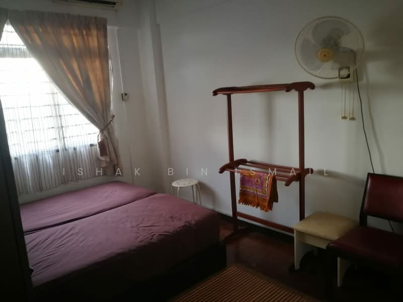 Pangsapuri untuk Dijual di Vista Seri Putra - Ishak Bin Ismail - Bedroom - PropertyGuru.com.my