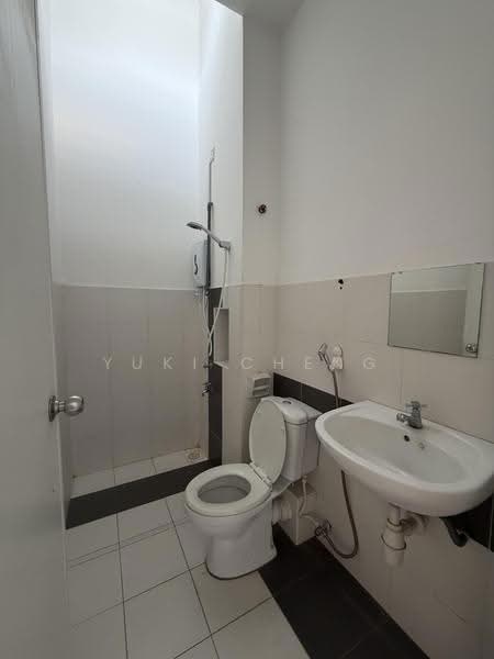Rumah Teres 2-Tingkat untuk Dijual di Setia Tropika (Johor Bahru) - Yuki Cheng - Bathroom - PropertyGuru.com.my