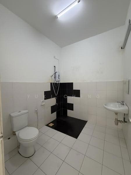 Rumah Teres 2-Tingkat untuk Dijual di Setia Tropika (Johor Bahru) - Yuki Cheng - Bathroom - PropertyGuru.com.my