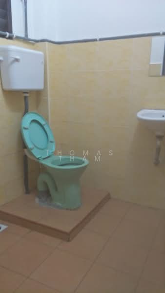 2-storey Terraced House for Sale in Taman Muda (Ampang) - Thomas Tham - Bathroom - PropertyGuru.com.my