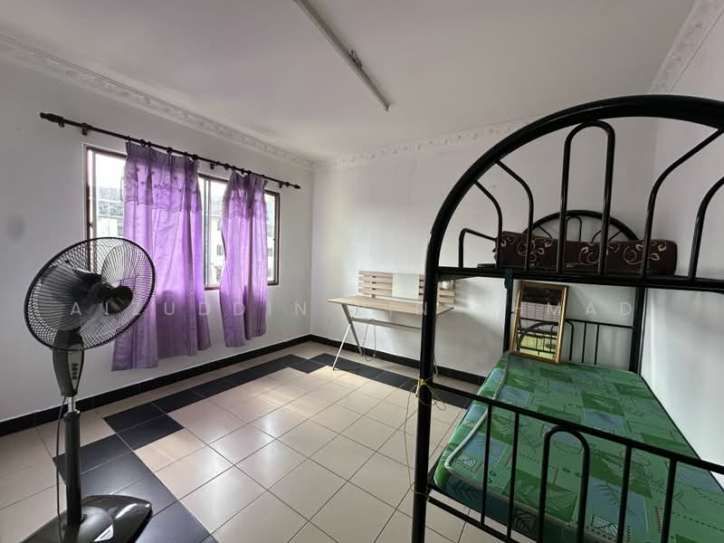 Flat for Rent at PKNS Flat Seksyen 1 - Aizuddin bin Ahmad - Bedroom - PropertyGuru.com.my