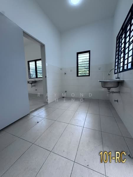 2-storey Terraced House for Sale in Setia Utama (Setia Alam) - Raymond Cheng - Kitchen - PropertyGuru.com.my