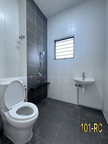 2-storey Terraced House for Sale in Setia Utama (Setia Alam) - Raymond Cheng - Bathroom - PropertyGuru.com.my