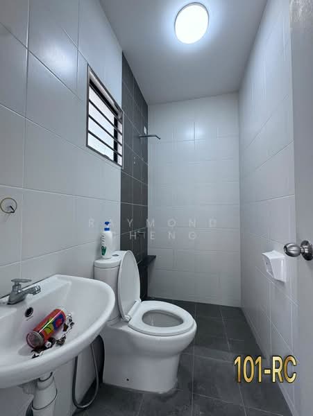 2-storey Terraced House for Sale in Setia Utama (Setia Alam) - Raymond Cheng - Bathroom - PropertyGuru.com.my