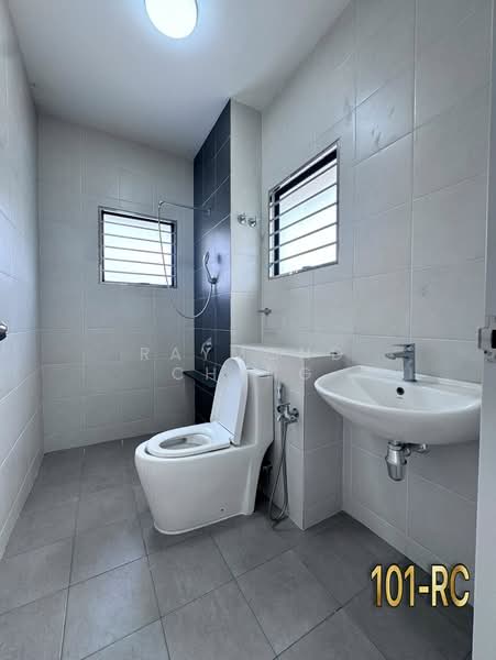 2-storey Terraced House for Sale in Setia Utama (Setia Alam) - Raymond Cheng - Bathroom - PropertyGuru.com.my