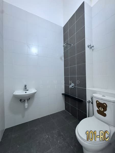 2-storey Terraced House for Sale in Setia Utama (Setia Alam) - Raymond Cheng - Bathroom - PropertyGuru.com.my