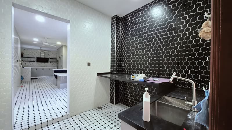 Semi-Detached House for Sale in Bukit Jelutong (Shah Alam) - Irwan Yusoff - PropertyGuru.com.my