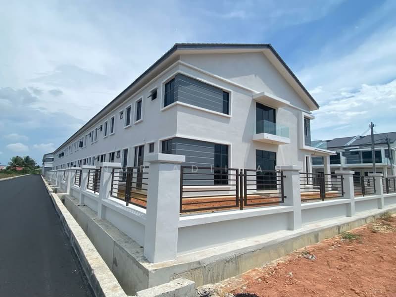 Rumah Teres 2 Tingkat untuk Dijual di Tanjong Piandang (Perak) - Nur Adiilah - Exterior - PropertyGuru.com.my