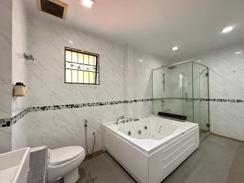 Rumah Teres 2 Tingkat untuk Disewa di Alam Damai (Cheras) - Kian Leap - Bathroom - PropertyGuru.com.my