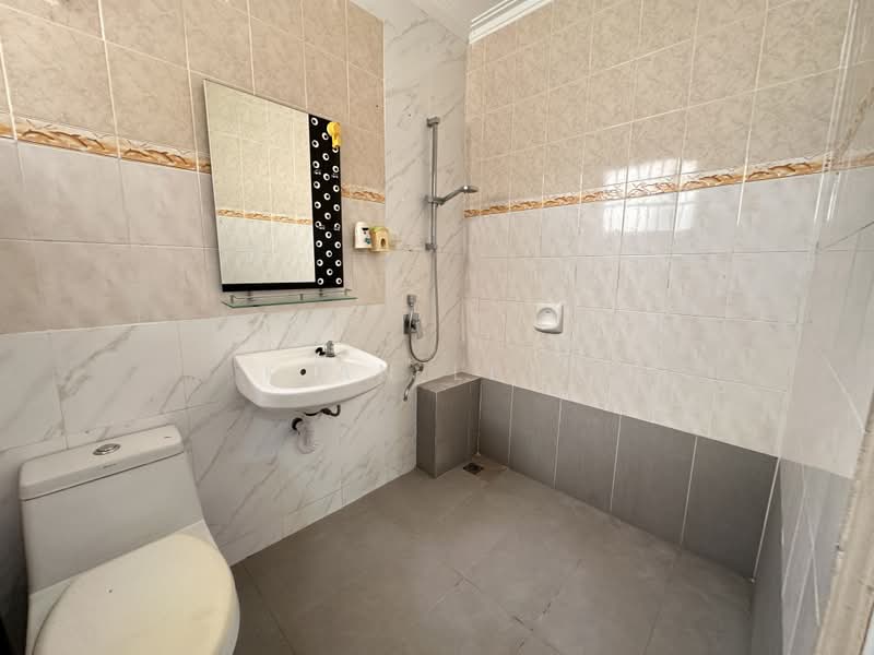 Rumah Teres 2 Tingkat untuk Disewa di Alam Damai (Cheras) - Kian Leap - Bathroom - PropertyGuru.com.my