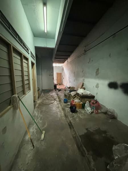 Shop for Rent in Taman Gunung Emas (Labis) - Jasz Ong - Corridor - PropertyGuru.com.my