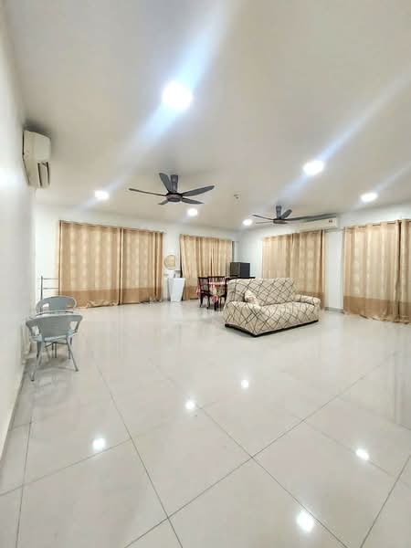 Kondominium untuk Disewa di Suasana Lumayan - Kew . - Living Room - PropertyGuru.com.my