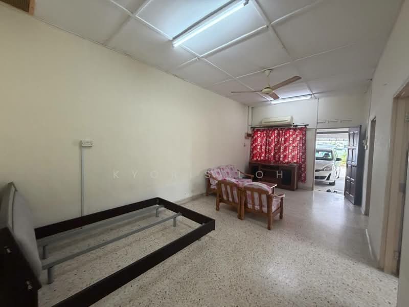 1-storey Terraced House for Rent in Taman Ungku Tun Aminah (Skudai) - Kyoris Loh - Living Room - PropertyGuru.com.my