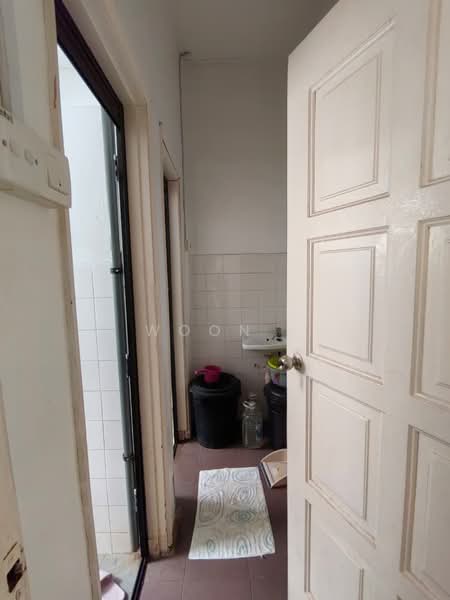 Pangsapuri untuk Disewa di Plaza Mahkota - Woon . - Bathroom - PropertyGuru.com.my