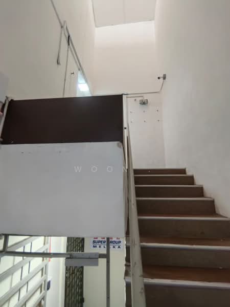 Pangsapuri untuk Disewa di Plaza Mahkota - Woon . - Corridor - PropertyGuru.com.my