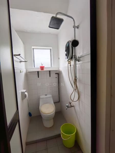 Pangsapuri untuk Disewa di Plaza Mahkota - Woon . - Bathroom - PropertyGuru.com.my