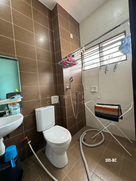 Rumah Teres untuk Dijual di Bandar Puteri Klang (Klang) - Raymond Cheng - Bathroom - PropertyGuru.com.my