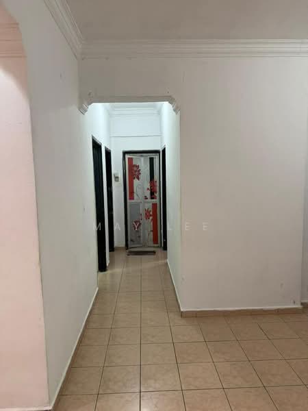 Pangsapuri untuk Dijual di Putri Ria Apartment - May Lee - Corridor - PropertyGuru.com.my
