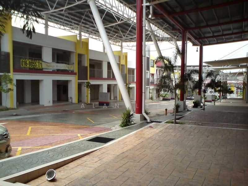 Shop / Office for Sale in Bandar Putra Permai (Seri Kembangan) - Alan Lee - Exterior - PropertyGuru.com.my