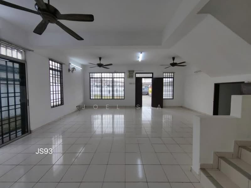 Rumah Teres 2 Tingkat untuk Disewa di Klang (Selangor) - Joel Sia - Living Room - PropertyGuru.com.my