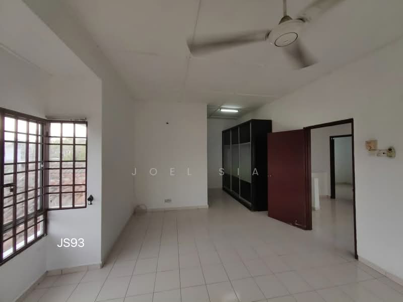 Rumah Teres 2 Tingkat untuk Disewa di Klang (Selangor) - Joel Sia - Living Room - PropertyGuru.com.my
