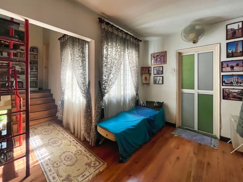 2.5-storey Terraced House for Sale in Taman Wangsa Baiduri (Subang Jaya) - Fatin Ismail - Bedroom - PropertyGuru.com.my