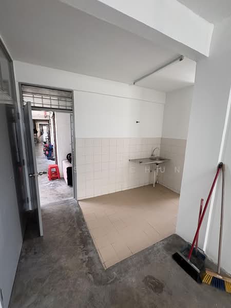 Apartment for Sale at Pangsapuri Ruselia - Jason Chun - Corridor - PropertyGuru.com.my