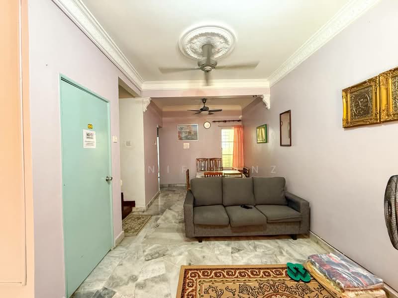 2-storey Terraced House for Sale in Bandar Baru Bangi (Selangor) - Hanif Hanz - Living Room - PropertyGuru.com.my