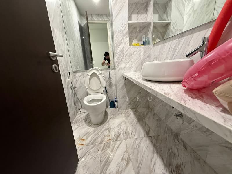 Kondominium untuk Dijual di The Light Collection IV - Hoy Meng - Bathroom - PropertyGuru.com.my