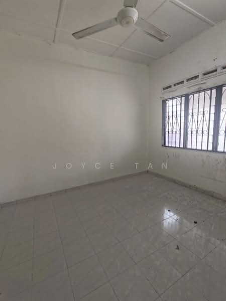 1-storey Terraced House for Sale in Taman Ungku Tun Aminah (Skudai) - Joyce Tan - Bedroom - PropertyGuru.com.my