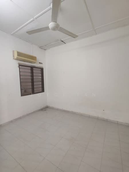 1-storey Terraced House for Sale in Taman Ungku Tun Aminah (Skudai) - Joyce Tan - Bedroom - PropertyGuru.com.my