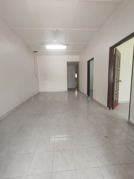 1-storey Terraced House for Sale in Taman Ungku Tun Aminah (Skudai) - Joyce Tan - Living Room - PropertyGuru.com.my