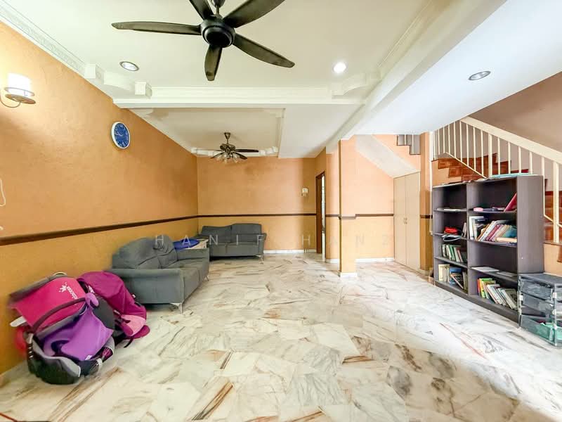 2-storey Terraced House for Sale in Kajang (Selangor) - Hanif Hanz - Living Room - PropertyGuru.com.my