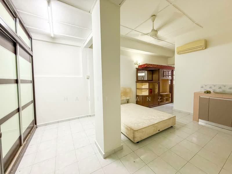 2-storey Terraced House for Sale in Kajang (Selangor) - Hanif Hanz - Bedroom - PropertyGuru.com.my
