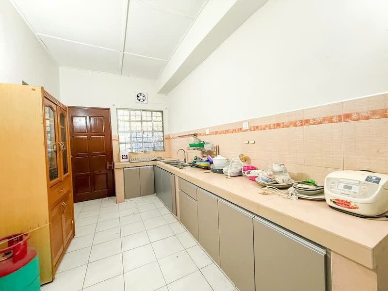2-storey Terraced House for Sale in Kajang (Selangor) - Hanif Hanz - Kitchen - PropertyGuru.com.my