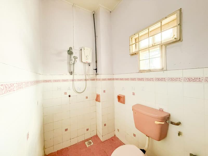 2-storey Terraced House for Sale in Kajang (Selangor) - Hanif Hanz - Bathroom - PropertyGuru.com.my