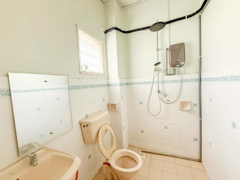 2-storey Terraced House for Sale in Kajang (Selangor) - Hanif Hanz - Bathroom - PropertyGuru.com.my