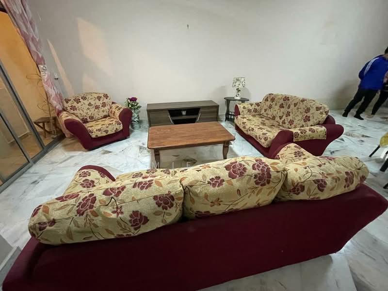 Pangsapuri untuk Dijual di Pangsapuri Lagoon Perdana - Camie Hoo - Living Room - PropertyGuru.com.my