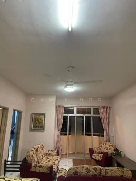 Pangsapuri untuk Dijual di Pangsapuri Lagoon Perdana - Camie Hoo - Living Room - PropertyGuru.com.my