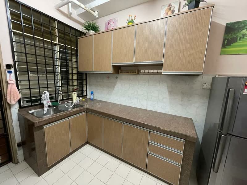 Pangsapuri untuk Dijual di Pangsapuri Lagoon Perdana - Camie Hoo - Kitchen - PropertyGuru.com.my