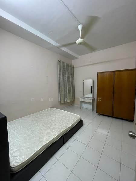 Pangsapuri untuk Dijual di Pangsapuri Lagoon Perdana - Camie Hoo - Bedroom - PropertyGuru.com.my