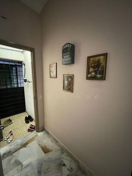 Pangsapuri untuk Dijual di Pangsapuri Lagoon Perdana - Camie Hoo - Entrance - PropertyGuru.com.my