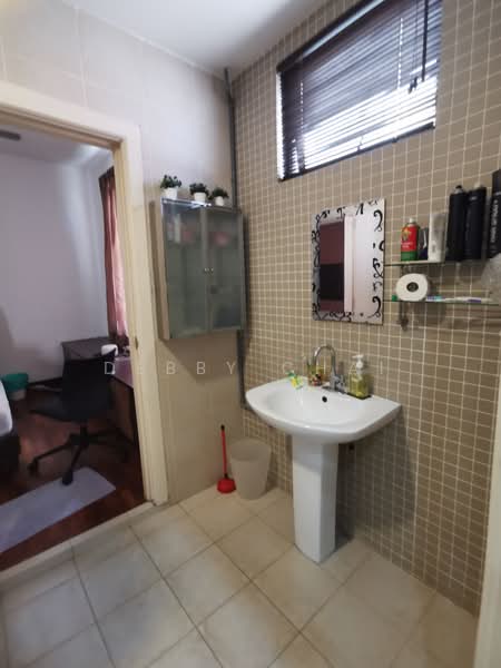 Semi-Detached House for Rent in Taman Aman Sari (Bandar Kinrara) - Debby Chai - Bathroom - PropertyGuru.com.my