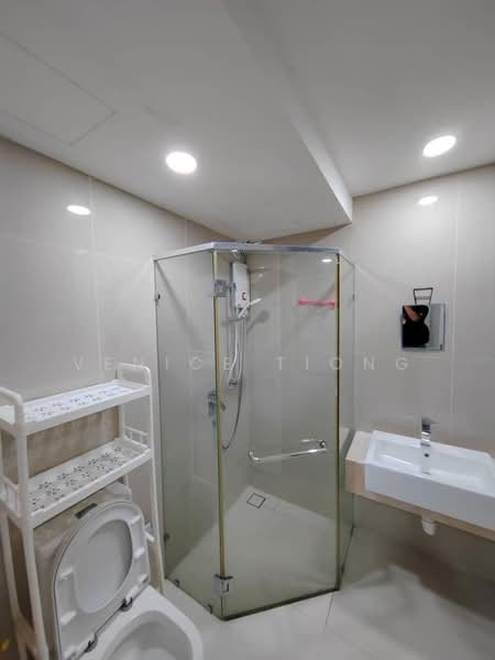 Servis Apartment untuk Disewa di Danau Kota Suite Apartments - Venice Tiong - Bathroom - PropertyGuru.com.my
