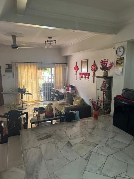 Rumah Teres 2-Tingkat untuk Dijual di Taman Serdang Raya (Seri Kembangan) - Eric Leong - Living Room - PropertyGuru.com.my