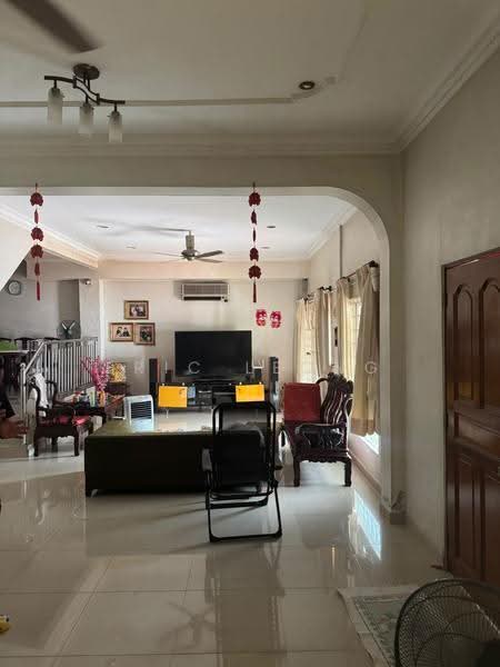 Rumah Teres 2-Tingkat untuk Dijual di Taman Serdang Raya (Seri Kembangan) - Eric Leong - Living Room - PropertyGuru.com.my