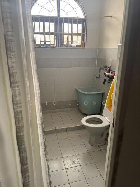 Rumah Teres 2-Tingkat untuk Dijual di Taman Serdang Raya (Seri Kembangan) - Eric Leong - Bathroom - PropertyGuru.com.my