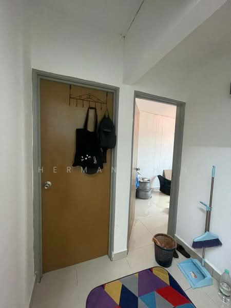 Rumah Teres 2 Tingkat untuk Dijual di Gelang Patah (Johor) - Herman Chen - Entrance - PropertyGuru.com.my