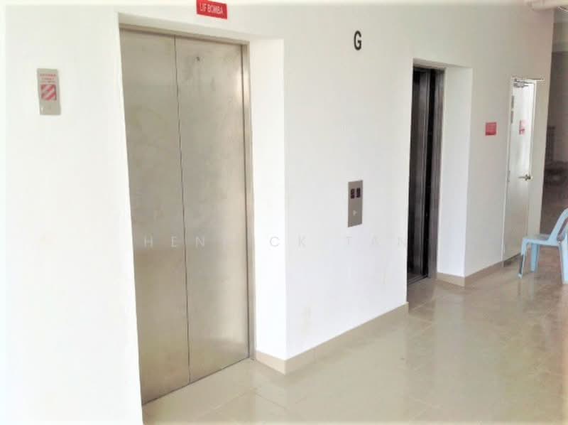 Pangsapuri untuk Dijual di Kemuning Aman - Henrick Tan - Corridor - PropertyGuru.com.my