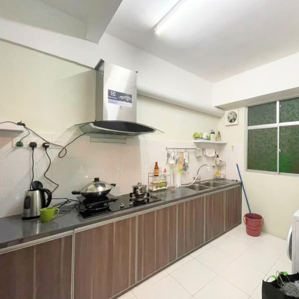 Apartment for Sale at Pinang Laguna - Ann Khor - Kitchen - PropertyGuru.com.my